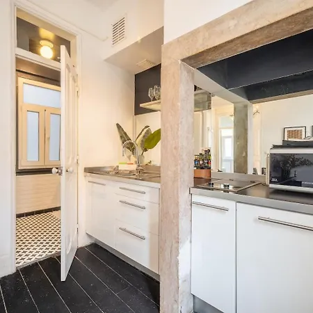 Elegant W Balcony In Bairro Alto Apartment