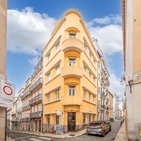 Elegant W Balcony In Bairro Alto Apartment