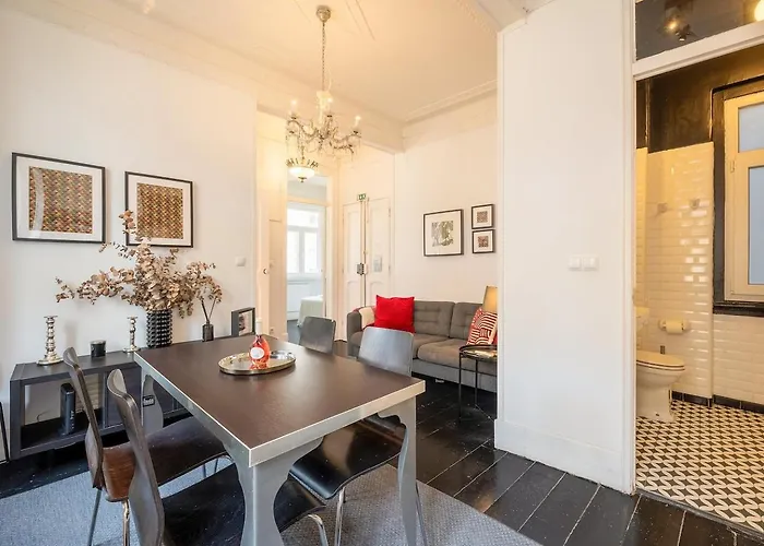 Apartment Elegant W Balcony In Bairro Alto Lissabon